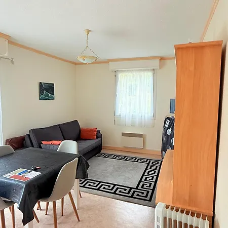 Appartement Joli Avec Balcon Et Parking à - Fr-1-712-1 *