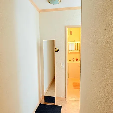 Appartement Joli Avec Balcon Et Parking à - Fr-1-712-1
